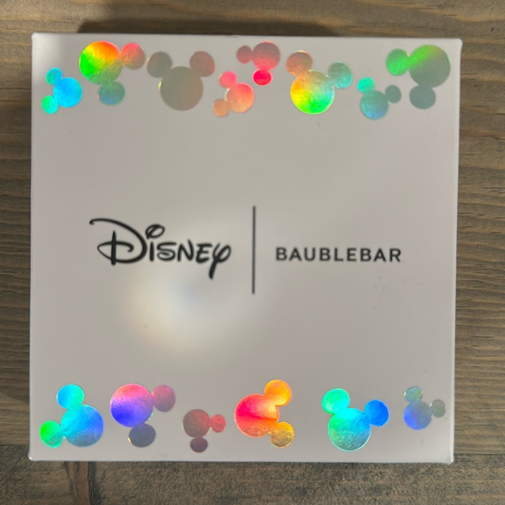 Disney BaubleBar Minnie Mouse Earrings - Picture 2 of 4